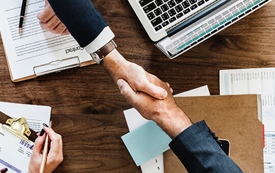 営業スタッフ SALES STAFF